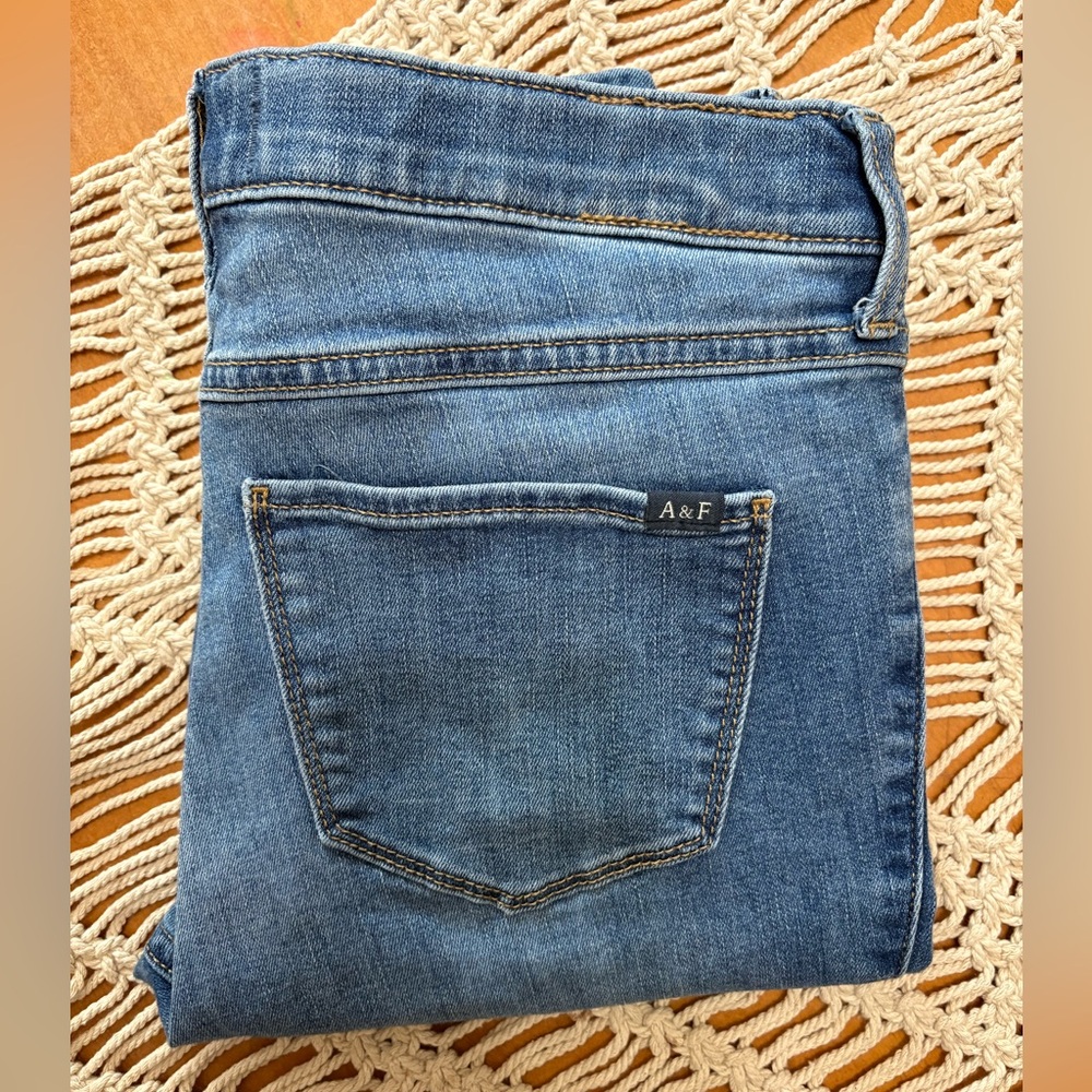 Abercrombie Kids High-Rise Distressed Jean Legging 15/16 - Picture 3 of 5